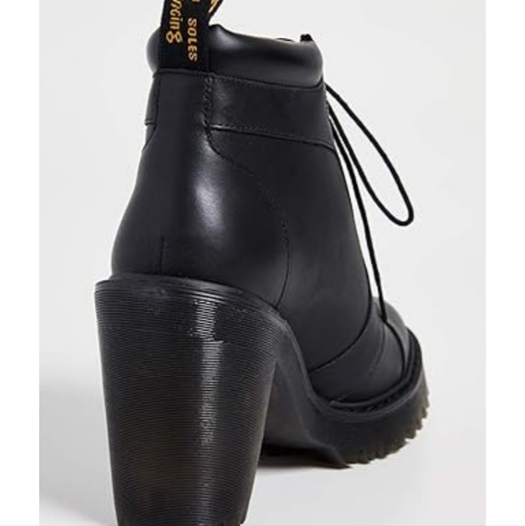 Dr. Martens Women's Averil Fashion Boot - Picture 1 of 3